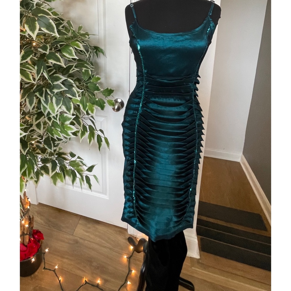 Chic Teal Velvet Midi Dress